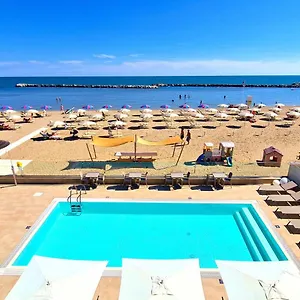 Hotel & Me, Rimini
